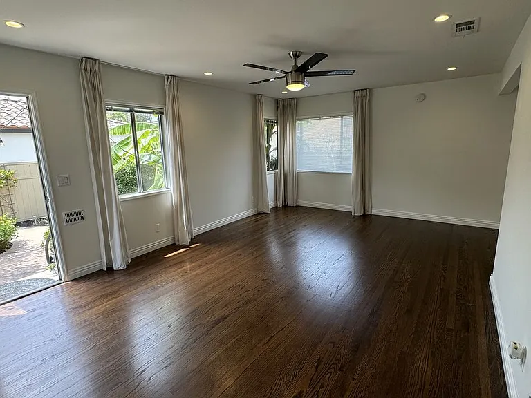650 Park Ave — Photo 13