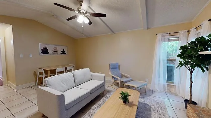 3 bed, 2.0 bath, 1113 sqft, $1,695 — Photo 3