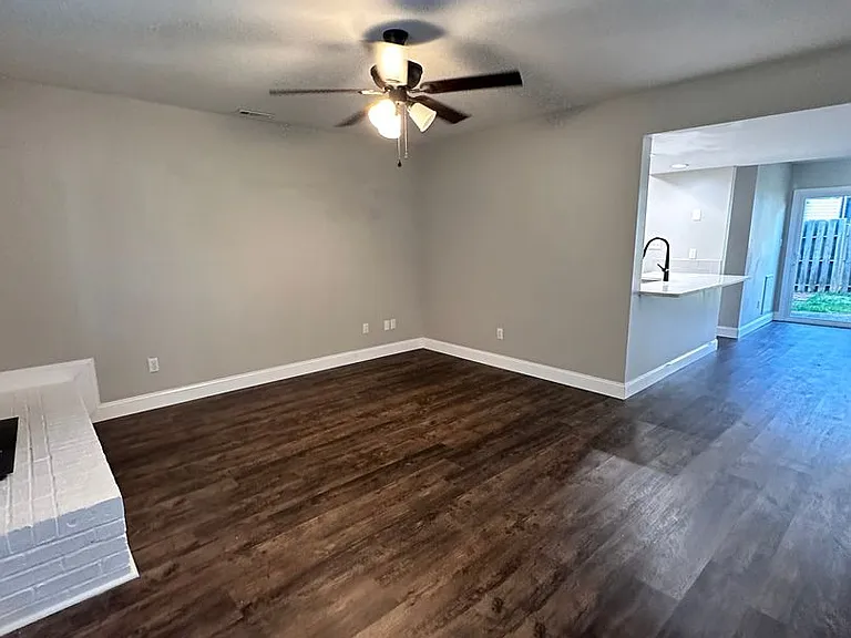 2335 Brookview Ct — Photo 3