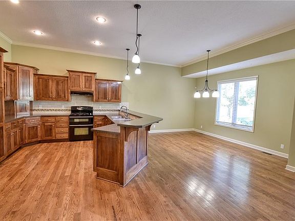 4th image of 10506 W 49th Pl