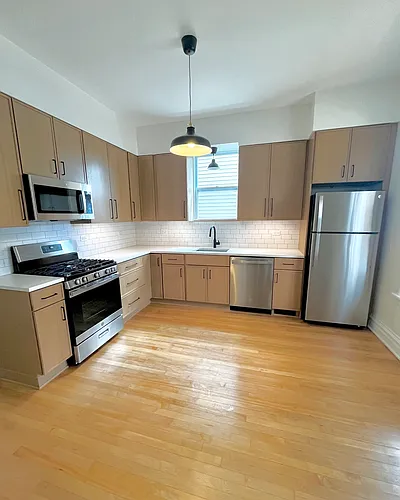 1652 N Avers Ave #1 Photo 1