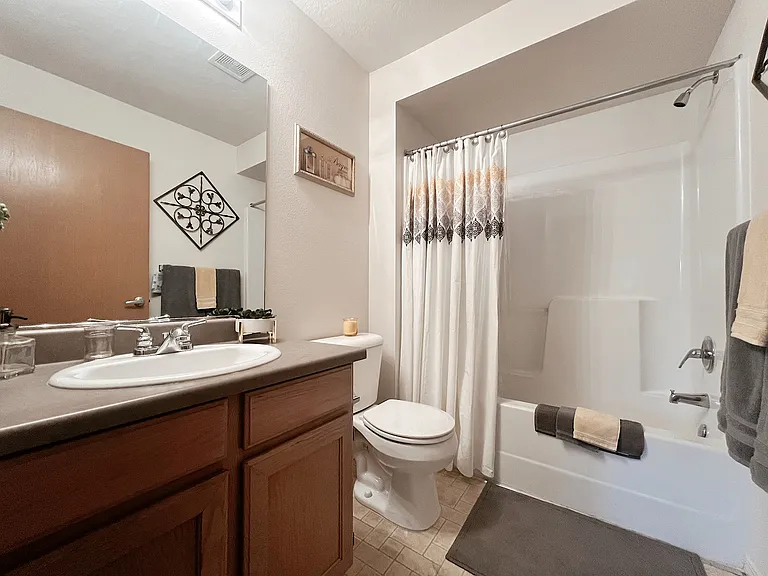 Large En-suite