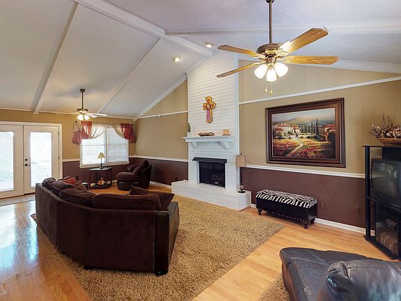 5th image of 100 Ledyard Dr
