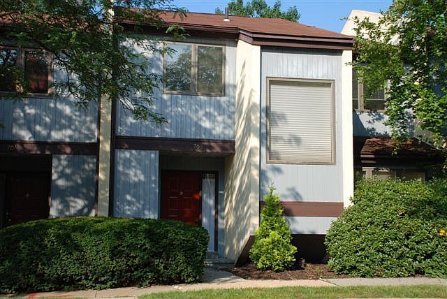 1st image of 702 Somerset Ct