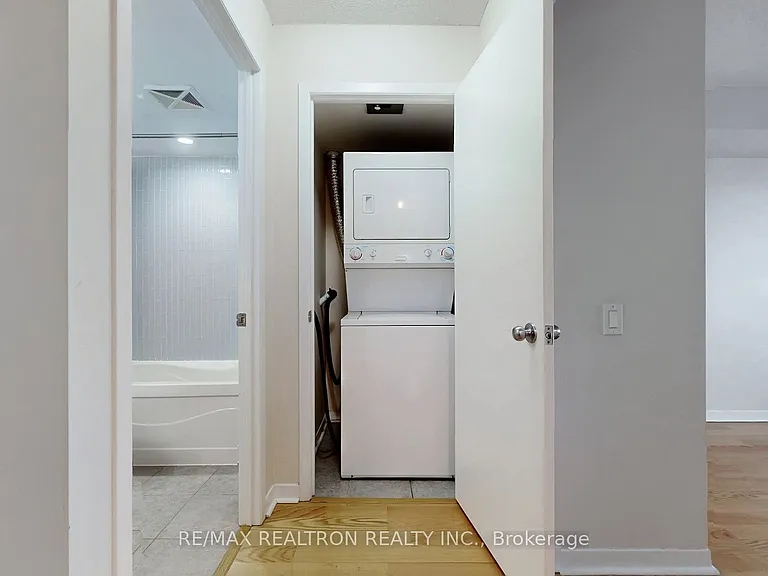 1050 The Queensway #217 — Photo 37