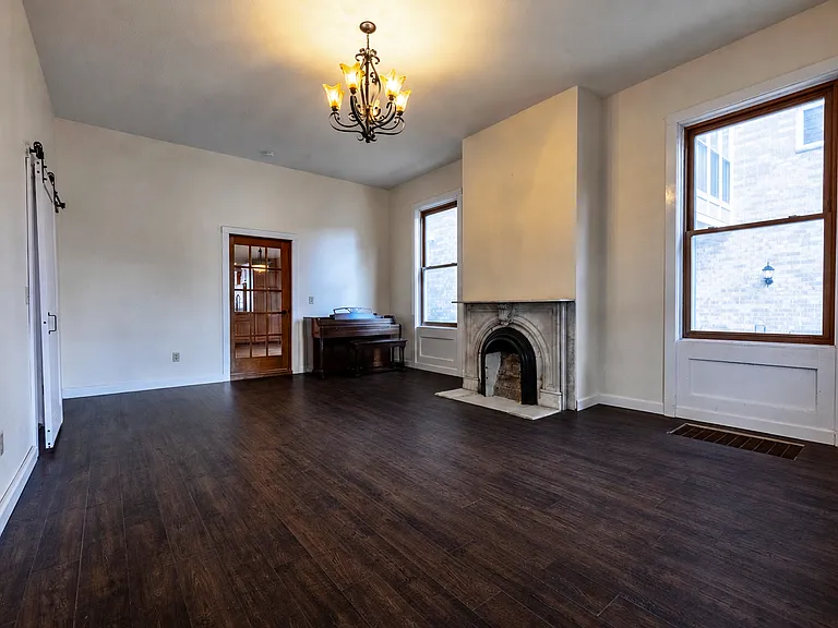 2028 N Cambridge Ave — Photo 3