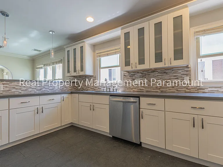 1925 South Harcourt Avenue, — Photo 9