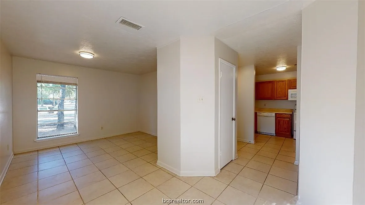 2 bed, 828 sqft, $1,225 — Photo 2