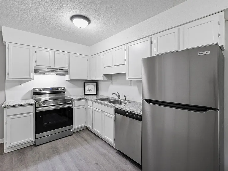 Longleaf Dr — Photo 5