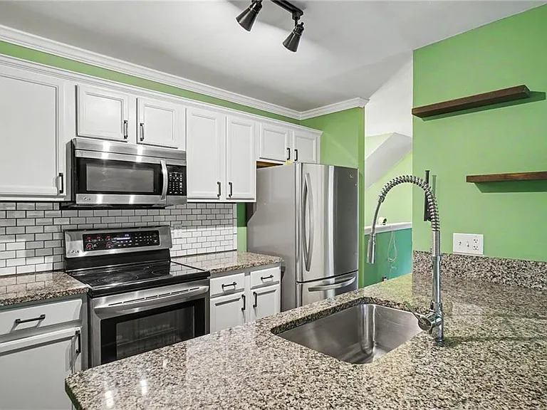 1006 Creatwood Cir SE — Photo 9