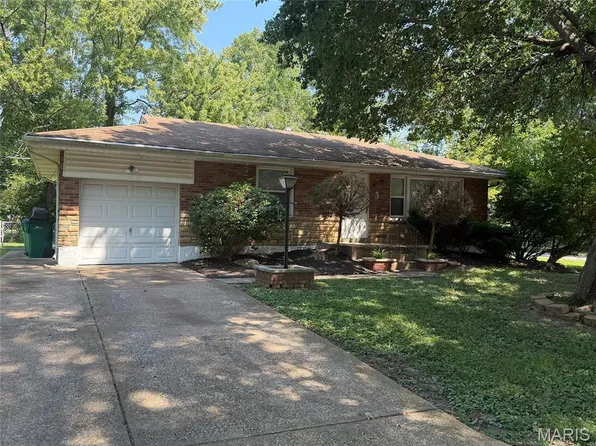 1283 Mead Dr, Saint Louis, MO 63137