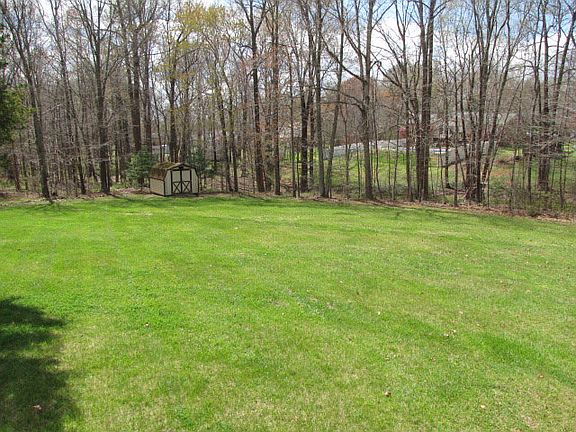 5th image of 404 Windsor Pl