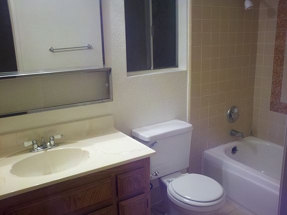4th image of 647 W Dover Dr