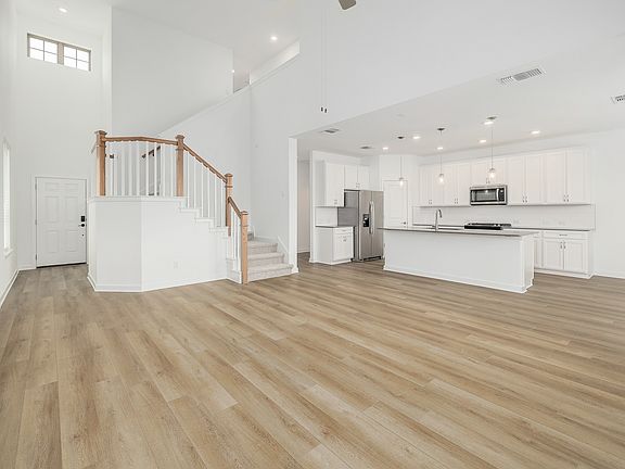 4th image of 109 Ventura Dr