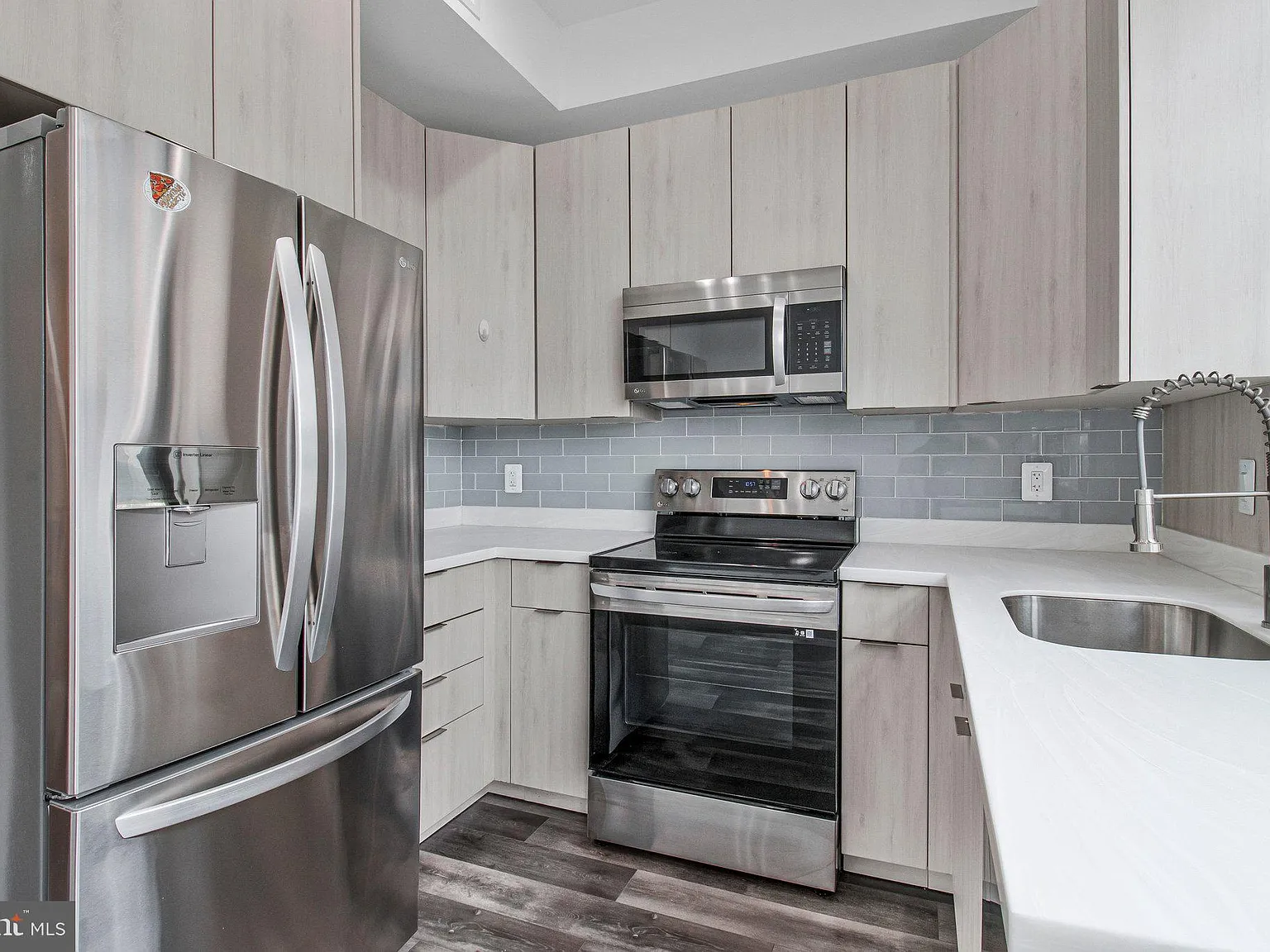 1 bed, 550 sqft, $2,000 — Photo 3