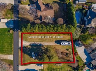 8135 Mountain Shore Dr, Sherrills Ford, NC 28673