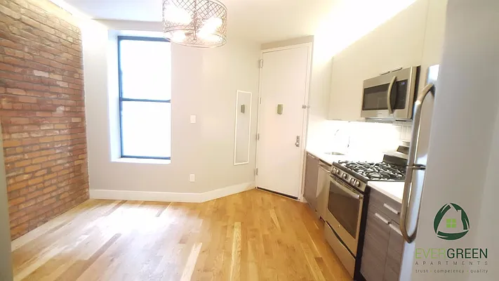 Rented by Evergreen Apartments BK | media 12