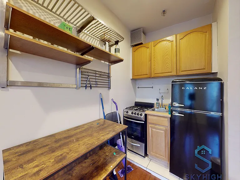 1598 3rd Ave #2A — Photo 4