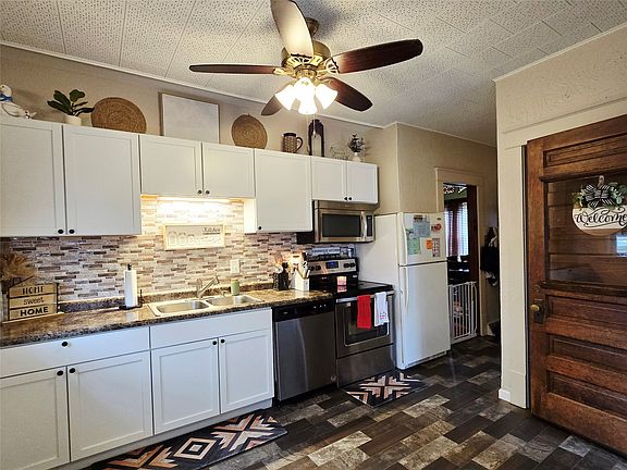 5th image of 402 SW 2nd St