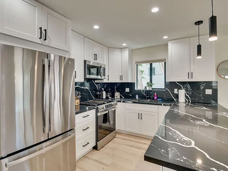 918 N San Vicente Blvd #D — Photo 6