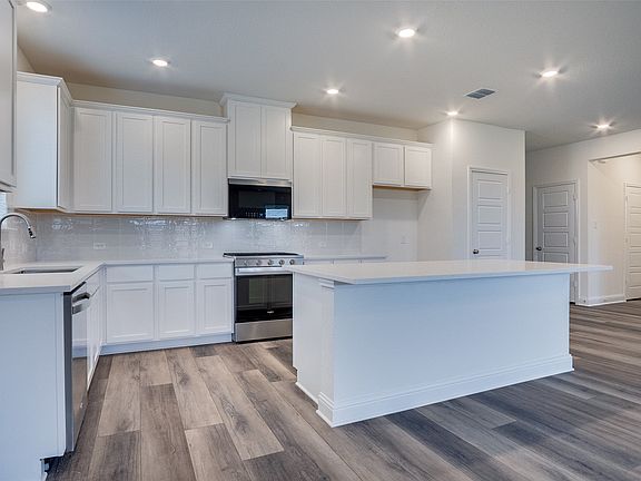 5th image of 113 Gallegos Dr
