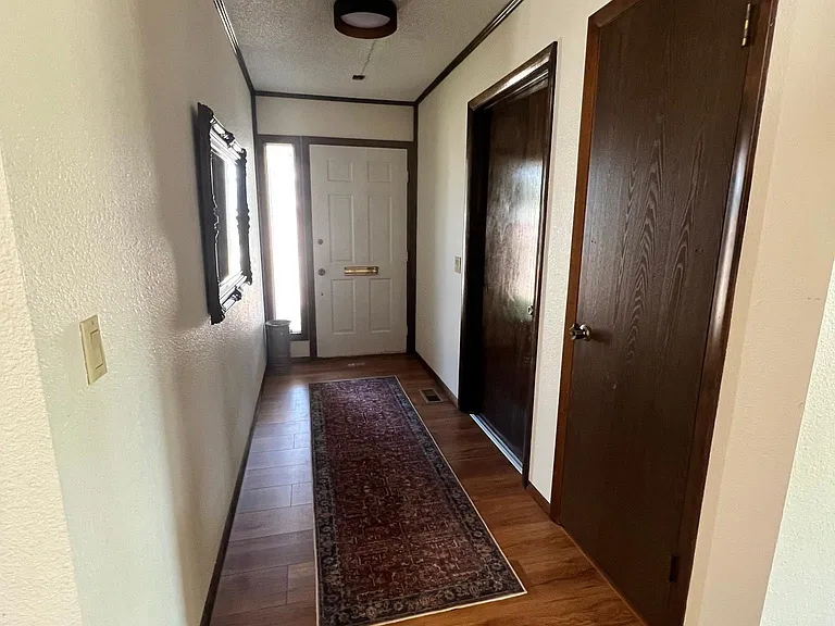 1819 Senter Ave — Photo 3