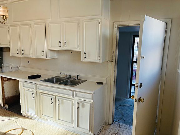 2nd image of 16 Little St