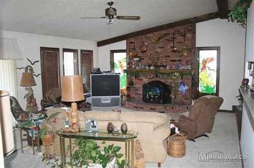 4th image of 48296 Jefferson Ave