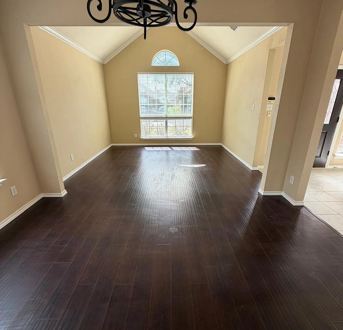 5 bed, 3192 sqft, $3,195 — Photo 2