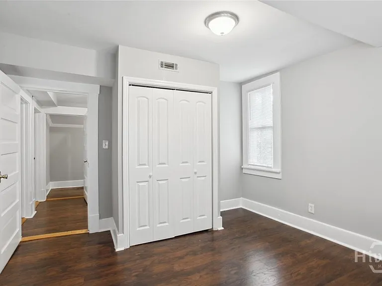 645 E 37th St — Photo 15