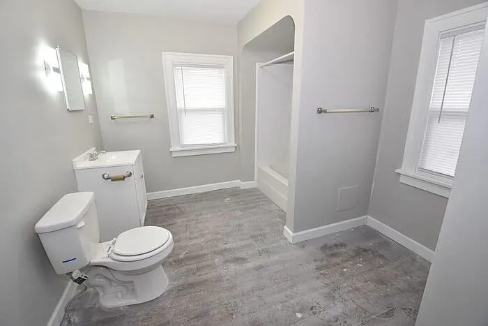 118 W 8th St — Photo 11
