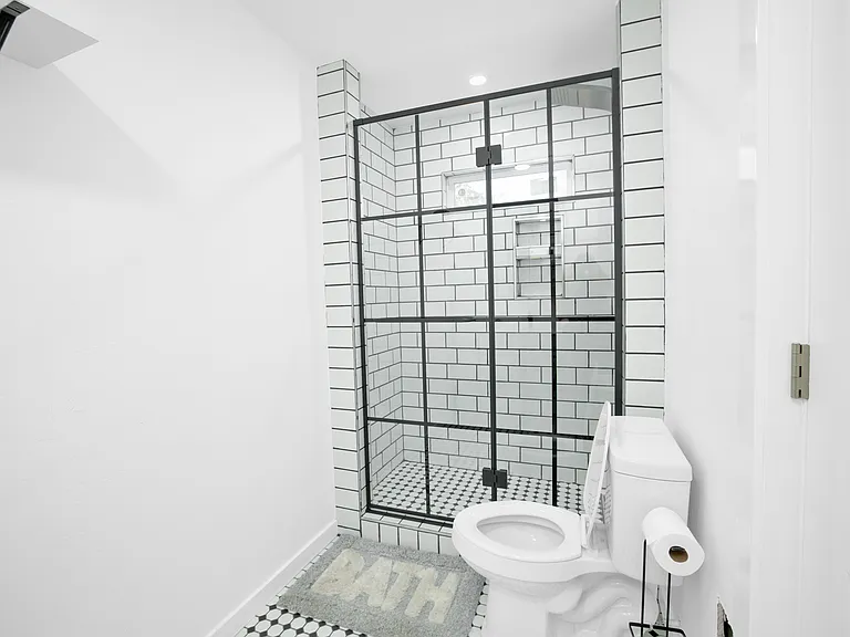 2421 NW 16th St #2 — Photo 10