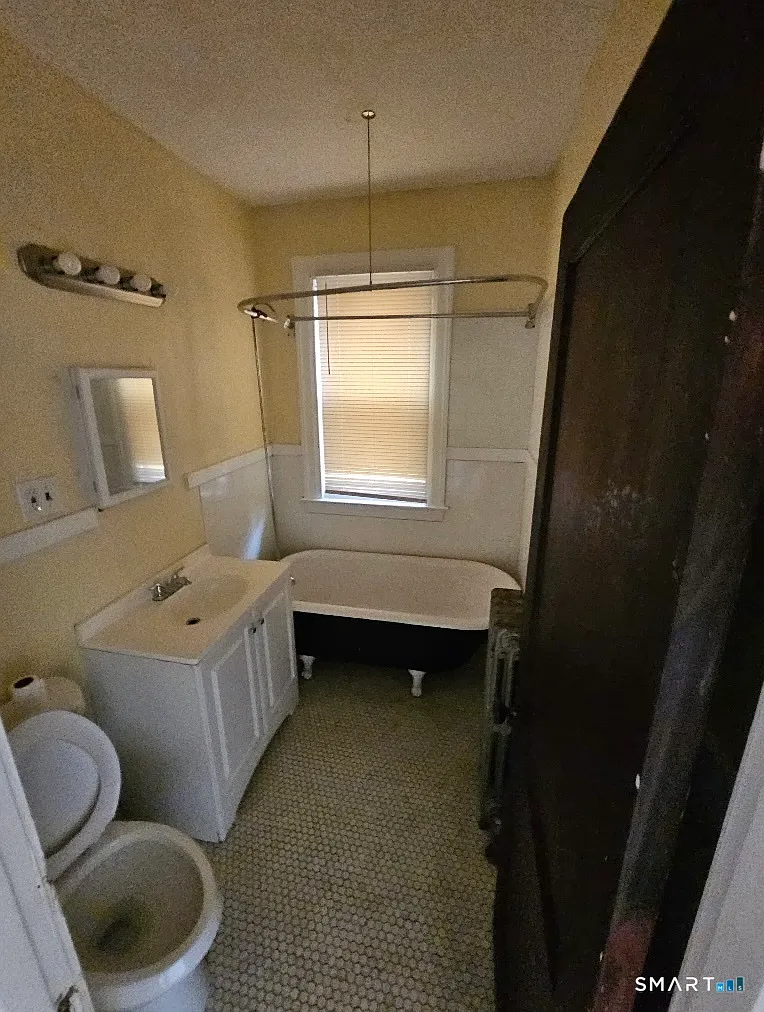 1 bed, 1.0 bath, 800 sqft, $1,295 — Photo 3