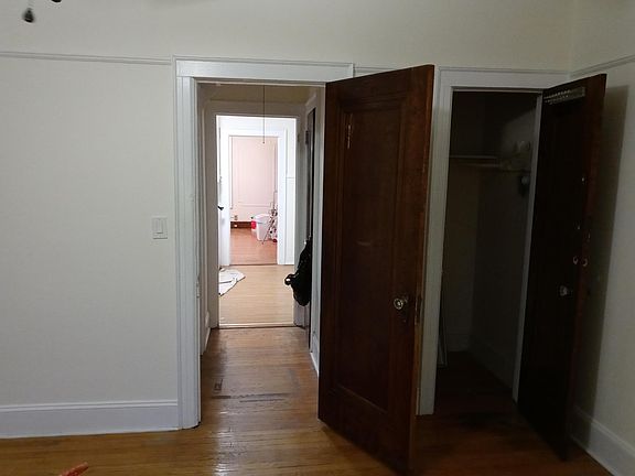 3rd image of 37 Joan Pl