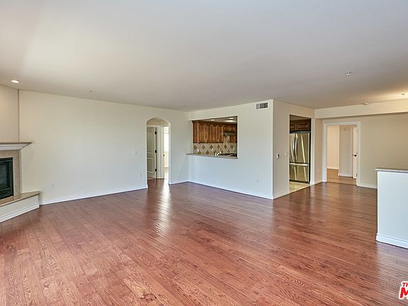 4th image of 4822 Elmwood Ave APT 304