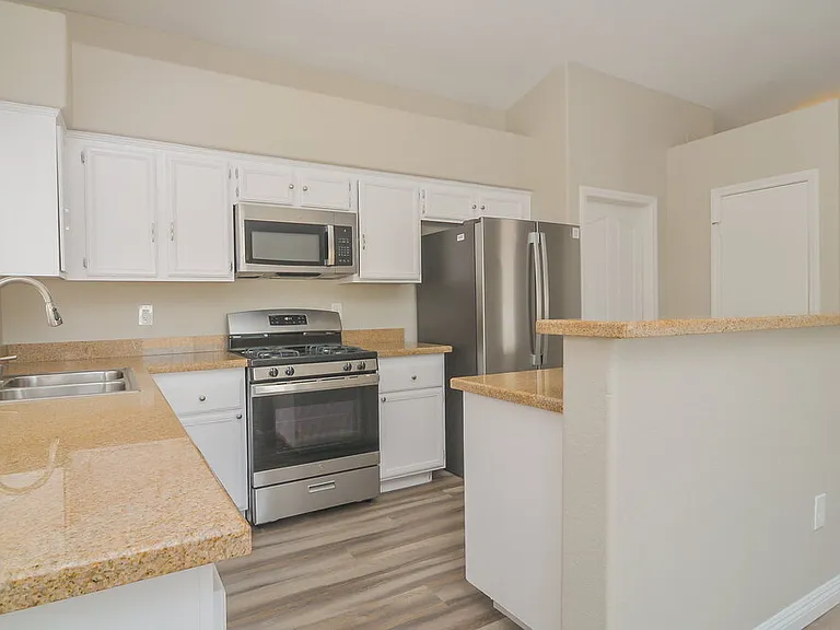 1100 Sport Of Kings Ave — Photo 8