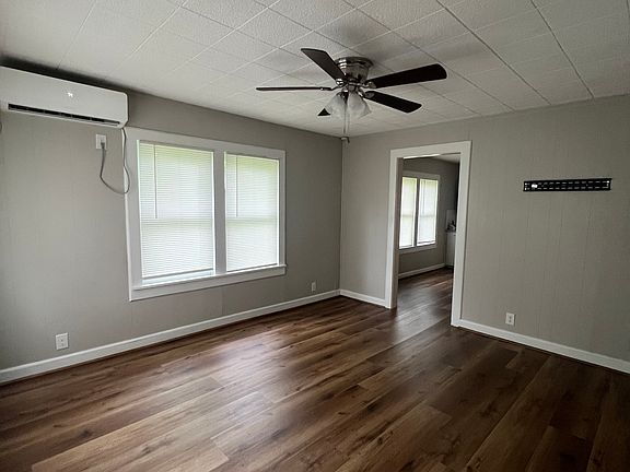 2nd image of 311 E Railroad St
