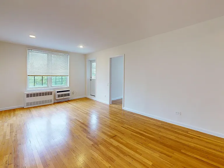 245-20 Grand Central Pkwy #5-E — Photo 6