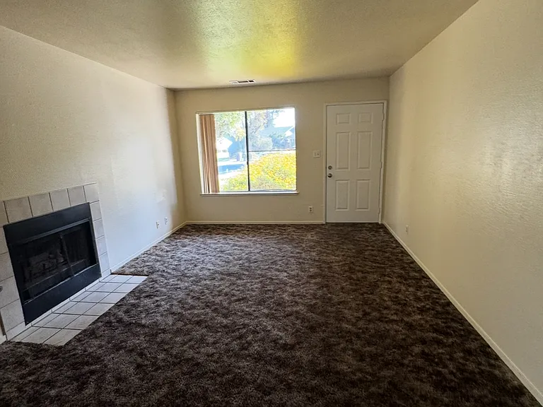 2745 Canyon Creek Dr — Photo 4