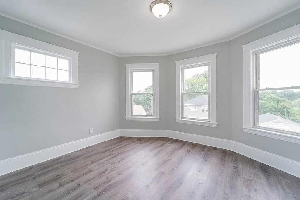 4 bed, $2,350 — Photo 4