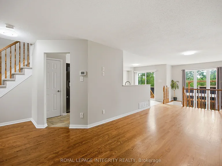 354 Rolling Meadow Cres — Photo 7