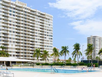 1965 S Ocean Dr APT 3P, Hallandale Beach, FL, 33009