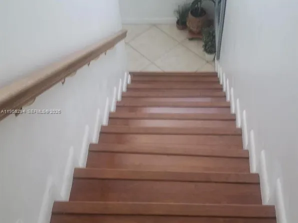 9980 NW 9th Street Cir APT 204, Miami, FL 33172