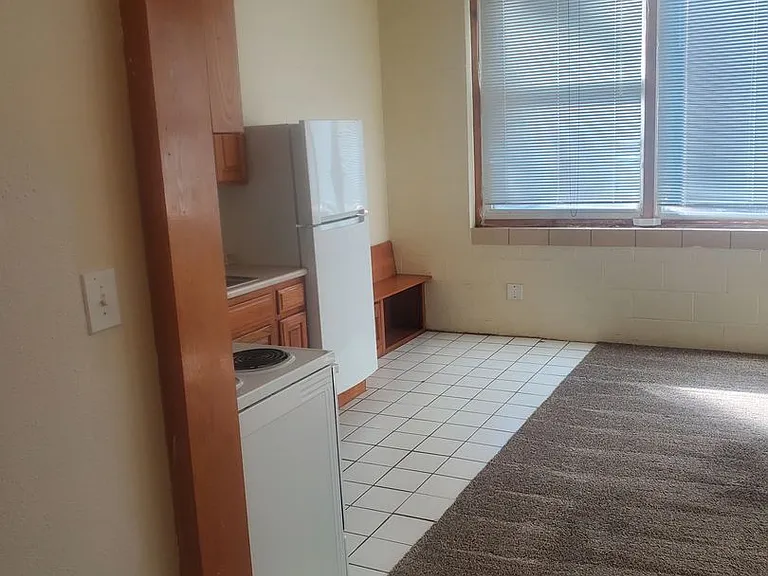 227 W Wapello St — Photo 16