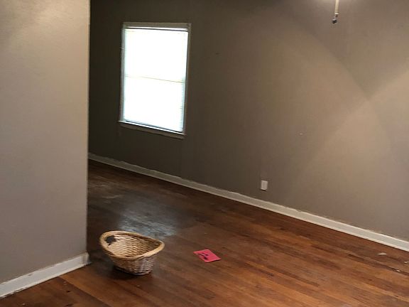 2nd image of 3292 Murphy St