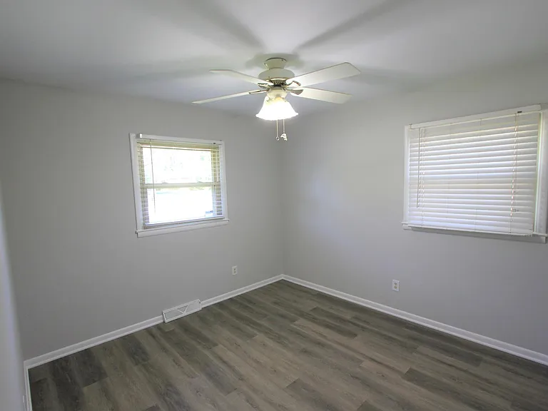 513 Thorne Dr — Photo 19