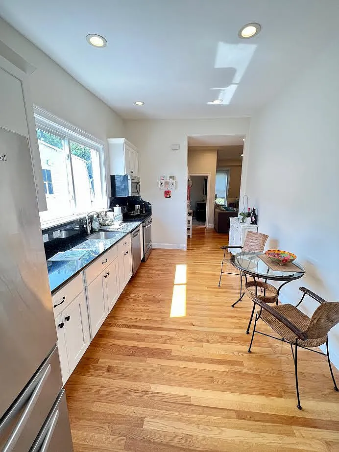 1 bed, 708 sqft, $3,100 — Photo 2