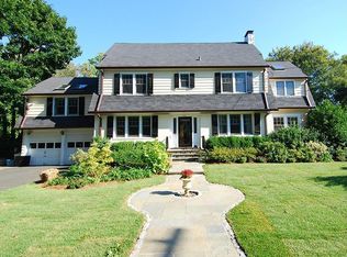 100 Carleon Ave, Larchmont, NY 10538