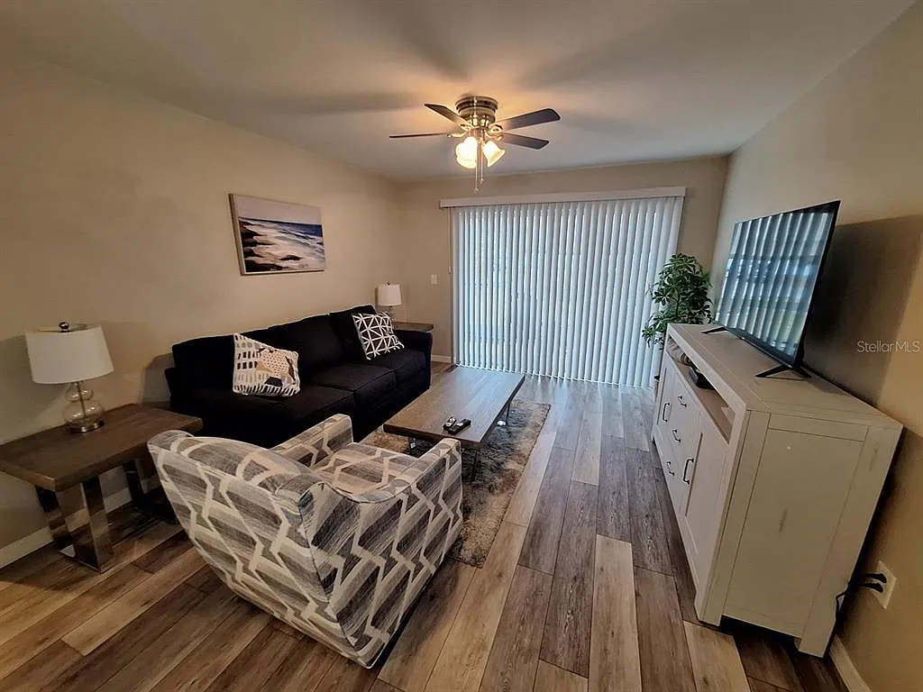 2 bed, 2.0 bath, 876 sqft, $2,800 — Photo 3