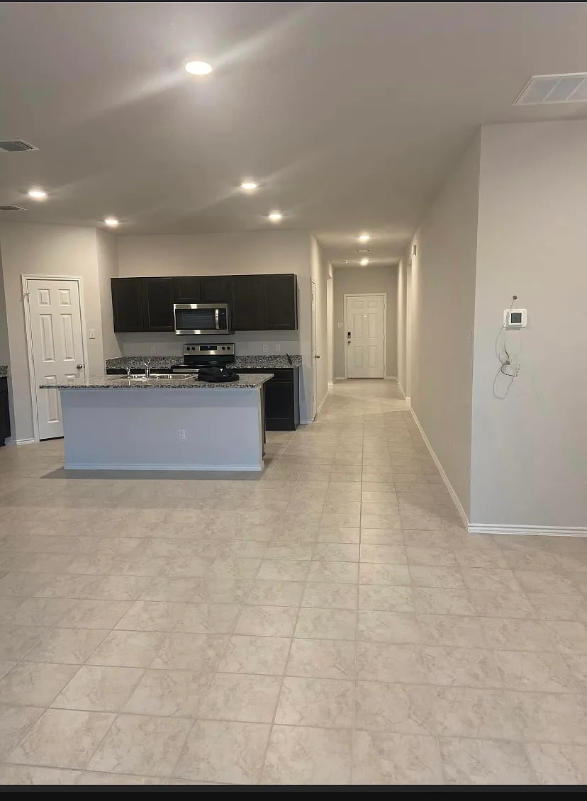 4 bed, 1761 sqft, $1,775 — Photo 1